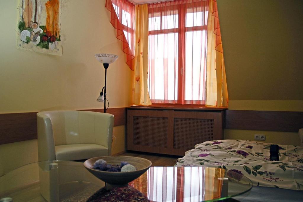Villa Sakura Panzio Sopron Pokój zdjęcie