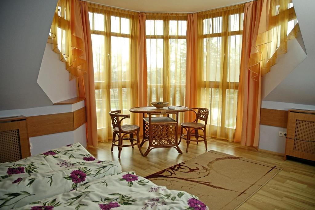 Villa Sakura Panzio Sopron Pokój zdjęcie